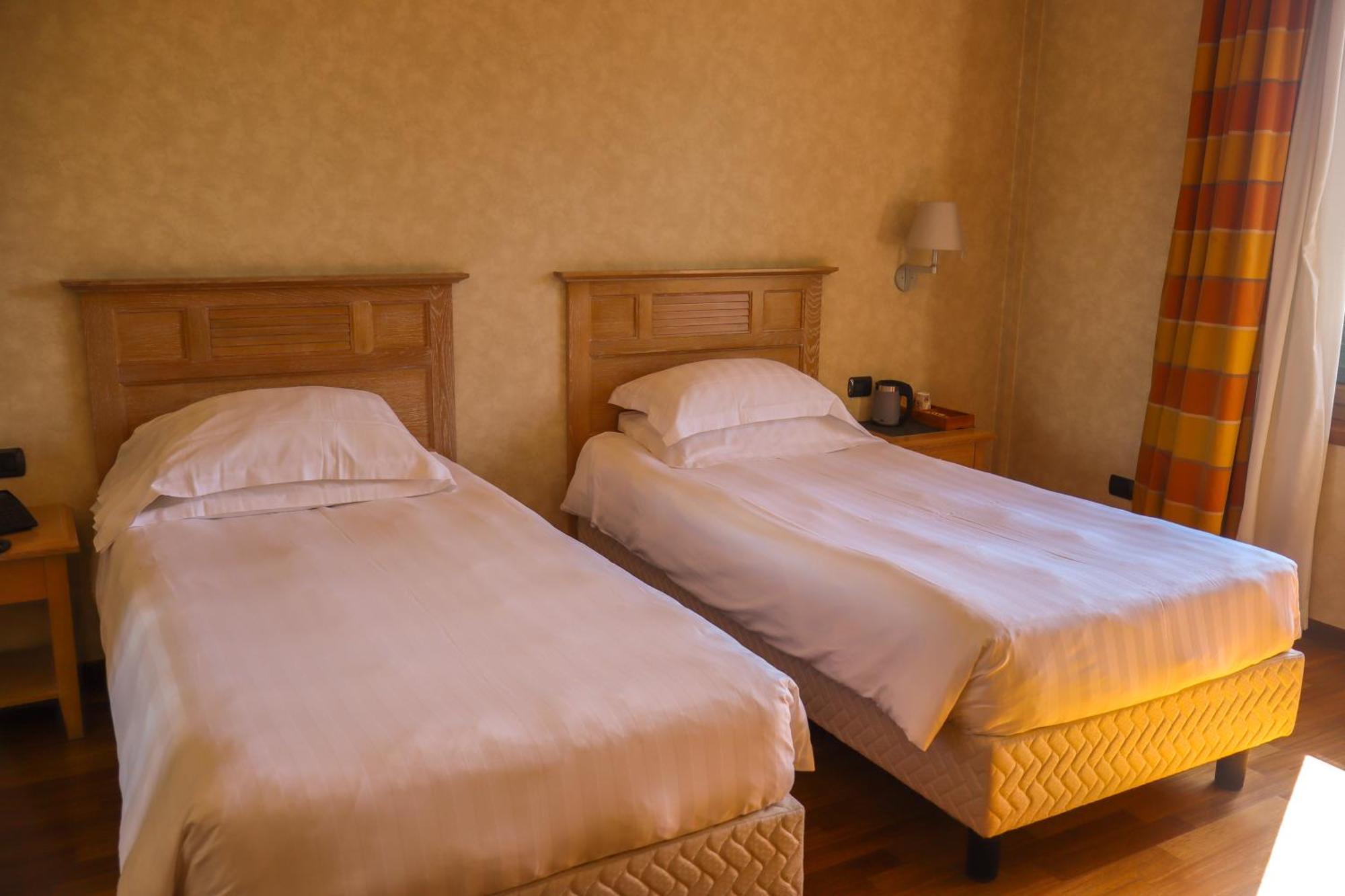 Monica Hotel Fiera Pregnana Milanese Luaran gambar